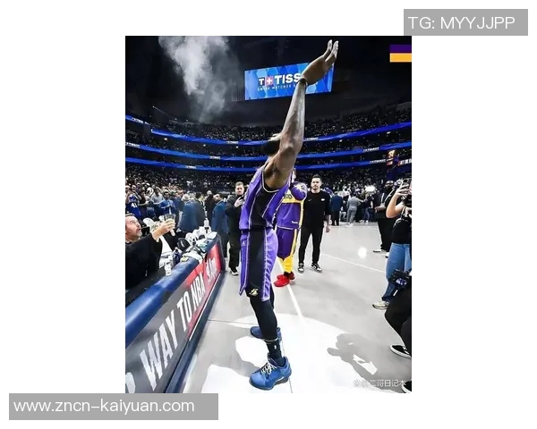 科尔强调季前赛首战湖人将采用深度轮换策略确保球员体能不被过度消耗 科尔强调季前赛首战湖人将采用深度轮换策略确保球员体能不被过度消耗