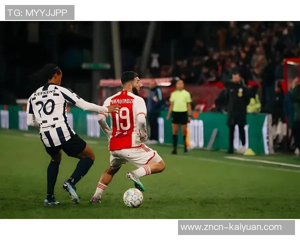 国米主场球迷为J马丁内斯加油助威助其走出车祸阴影重返赛场 国米主场球迷为J马丁内斯加油助威助其走出车祸阴影重返赛场