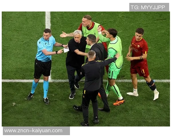 泰勒回忆欧联决赛遭围堵经历称并无重大误判影响比赛结果