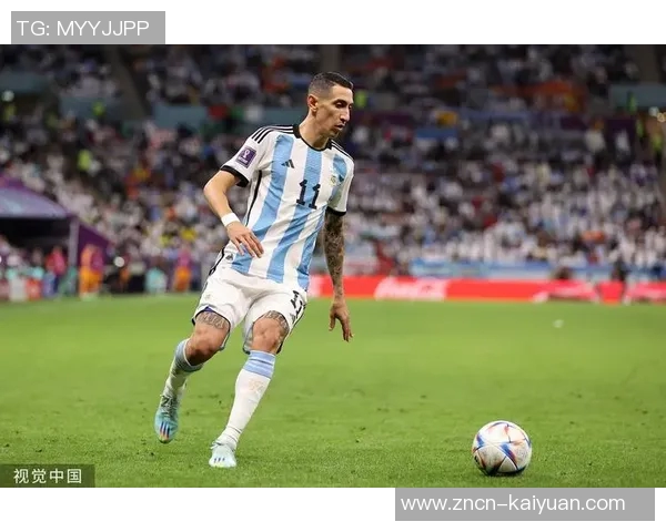 阿根廷足协主席与梅西德保罗重聚合影分享喜悦时刻 阿根廷足协主席与梅西德保罗重聚合影分享喜悦时刻